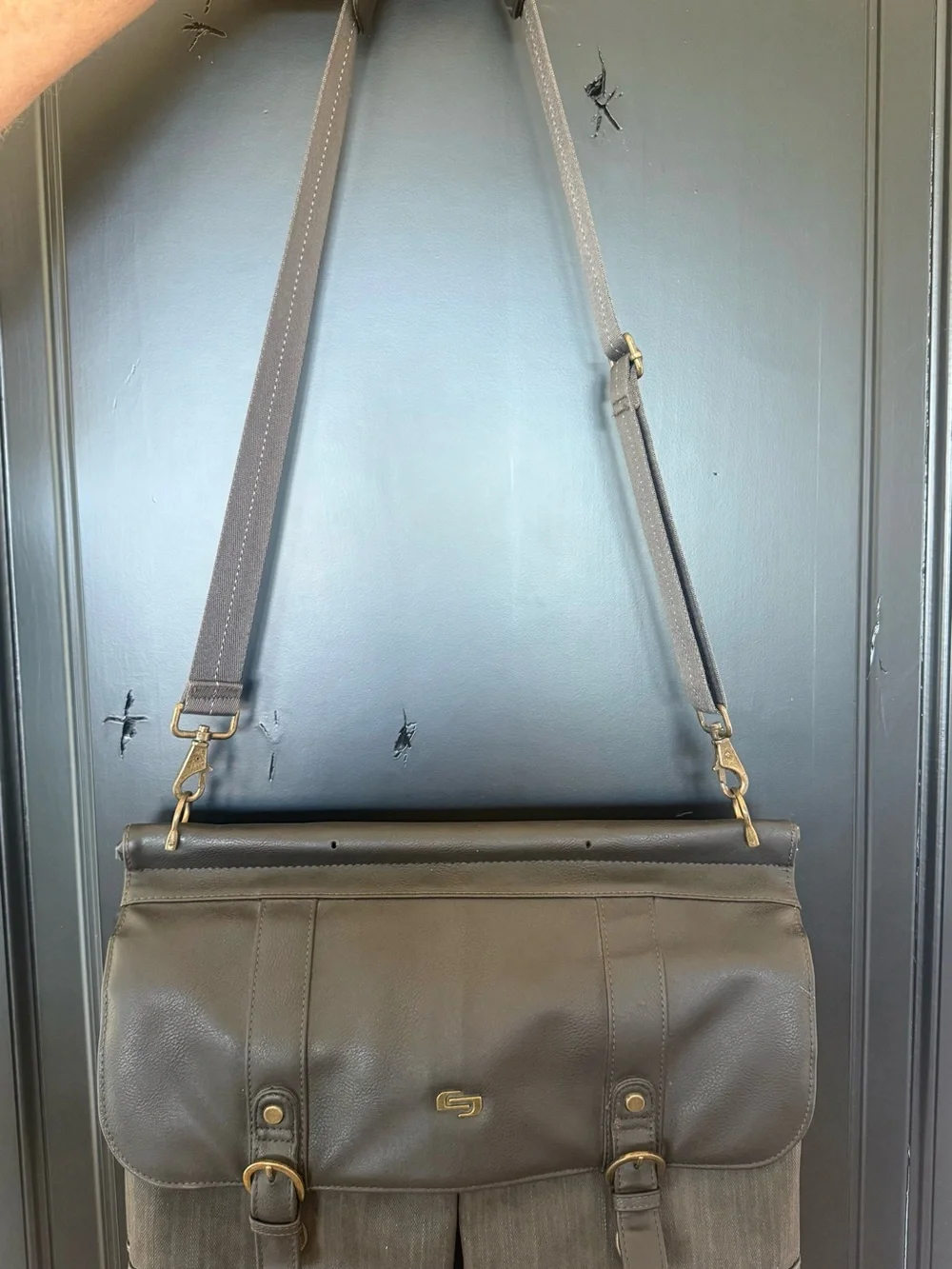 solo Brown Leather Messenger Bag with Adjustable Strap
